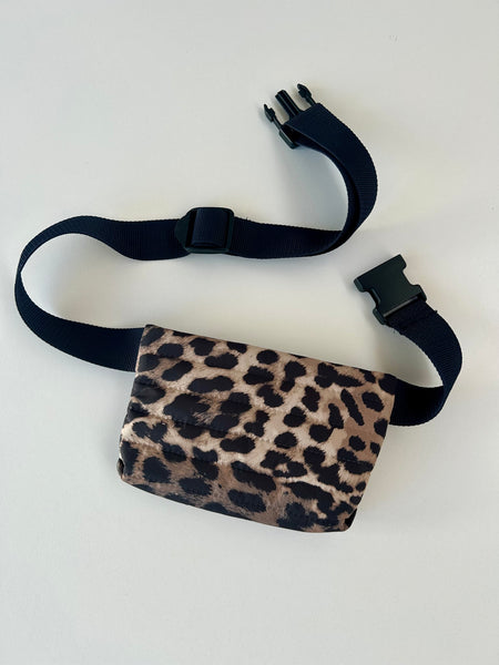 Bæltetaske/crossbody taske i quiltet Leo.