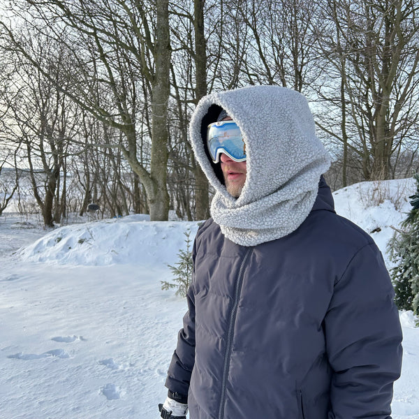 Balaclava i lysegrå Teddy med sort fleece.