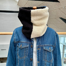 Indlæs billede til gallerivisning Halsedisse i sort, blå og råhvid teddybear med sort fleece
