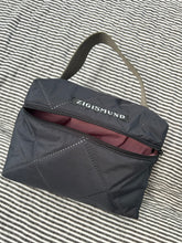 Indlæs billede til gallerivisning Toilet/makeuptaske i farven charcoal.
