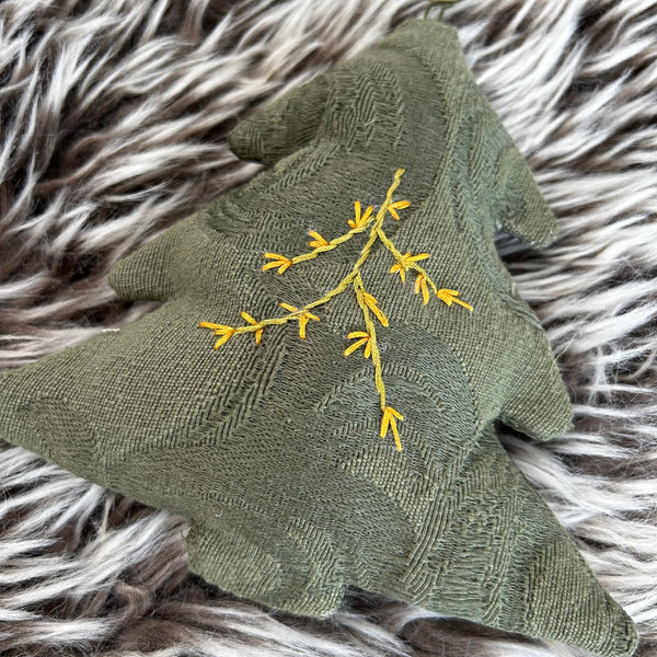 Juletræ ophæng i grønt med broderi.