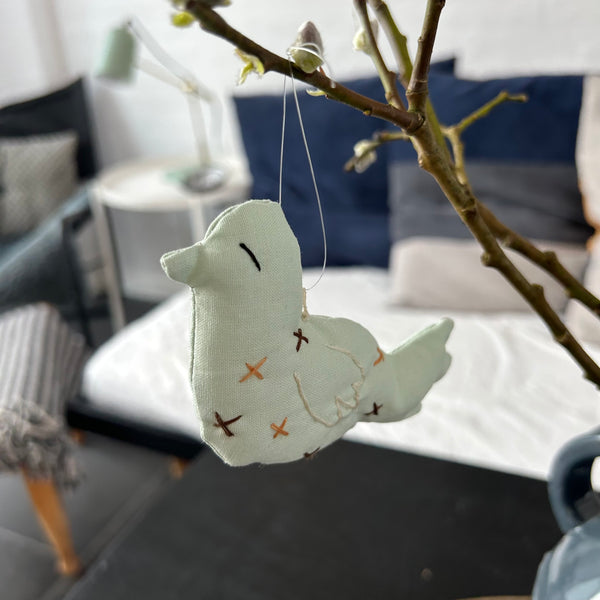 Ophæng med broderede vinger.