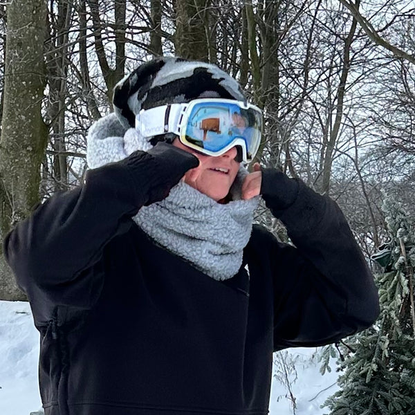 Balaclava i lysegrå Teddy med hvidt fleece.