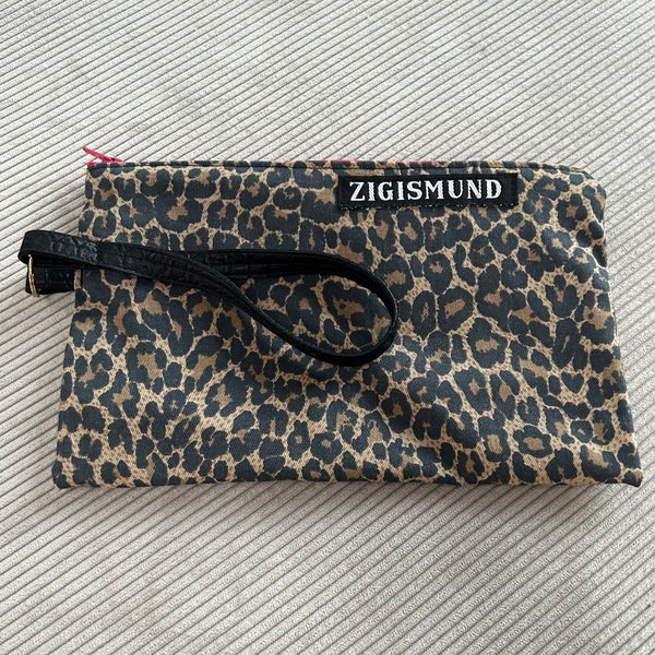 Clutch/toilettaske i leopard.