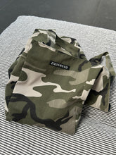Indlæs billede til gallerivisning Stor shopper i army look med blåt foer og inderlomme.
