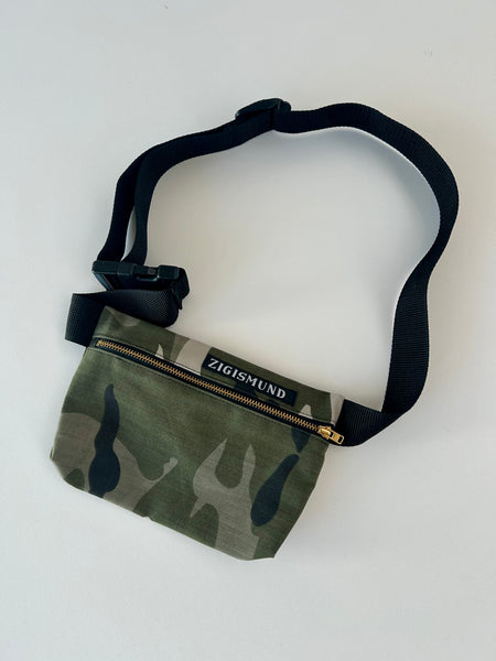 Bæltetaske/crossbody taske i army stof.