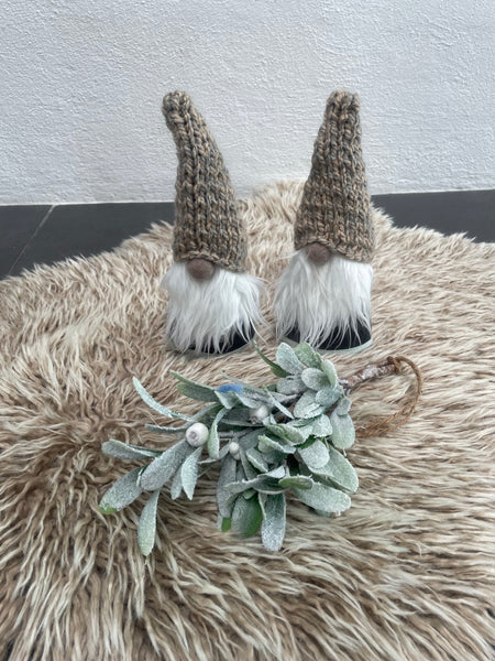 ❤️Håndlavede “Gnomer”i mørkegrå møbelvelour og hjemmestrikkede huer.