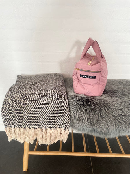 Makeup taske i skøn Rosa quilt og hanke.