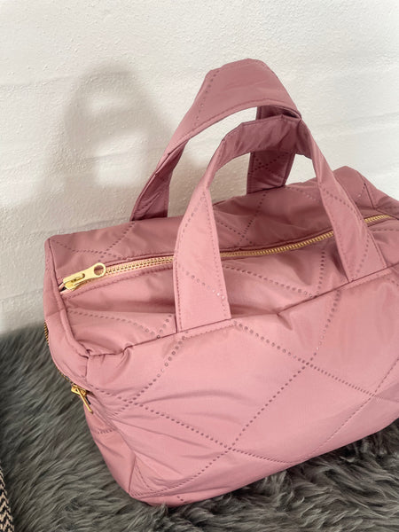 Makeup taske i skøn Rosa quilt og hanke.