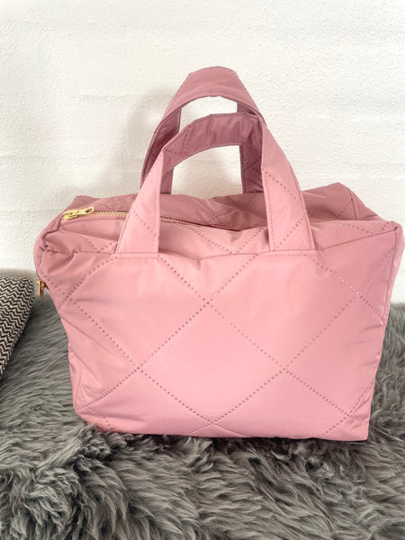 Makeup taske i skøn Rosa quilt og hanke.