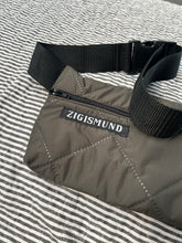 Indlæs billede til gallerivisning Bæltetaske/crossbodytaske i army quilt.
