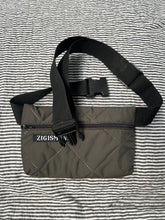 Indlæs billede til gallerivisning Bæltetaske/crossbodytaske i army quilt.
