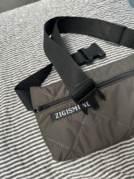 Bæltetaske/crossbodytaske i army quilt.