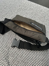 Indlæs billede til gallerivisning Bæltetaske/crossbodytaske i army quilt.
