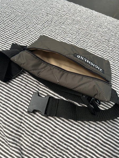 Bæltetaske/crossbodytaske i army quilt.