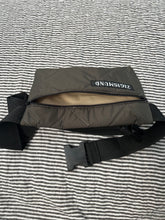 Indlæs billede til gallerivisning Bæltetaske/crossbodytaske i army quilt.

