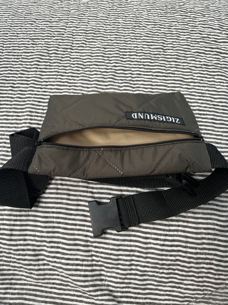 Bæltetaske/crossbodytaske i army quilt.