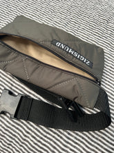 Indlæs billede til gallerivisning Bæltetaske/crossbodytaske i army quilt.
