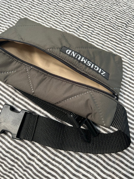 Bæltetaske/crossbodytaske i army quilt.