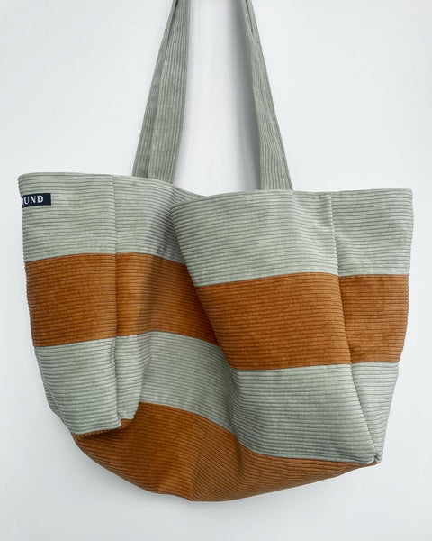 Shopper i gylden og mint med lille lomme.