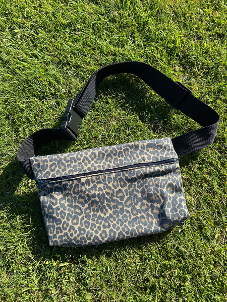 Bæltetaske/cross body taske i Leo.