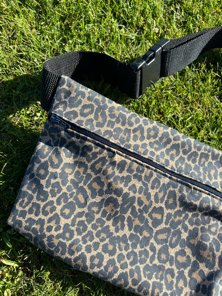 Bæltetaske/cross body taske i Leo.