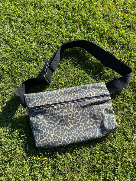 Bæltetaske/cross body taske i Leo.