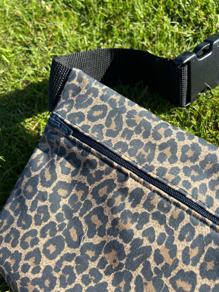 Bæltetaske/cross body taske i Leo.