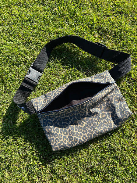 Bæltetaske/cross body taske i Leo.
