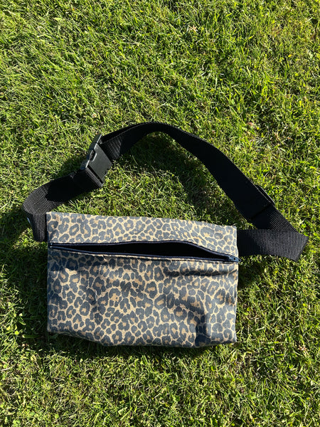 Bæltetaske/cross body taske i Leo.