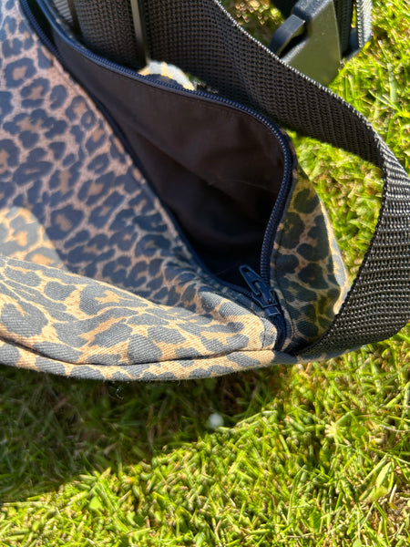 Bæltetaske/cross body taske i Leo.