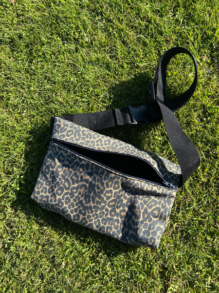 Bæltetaske/cross body taske i Leo.