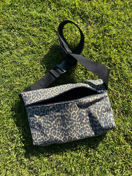 Bæltetaske/cross body taske i Leo.