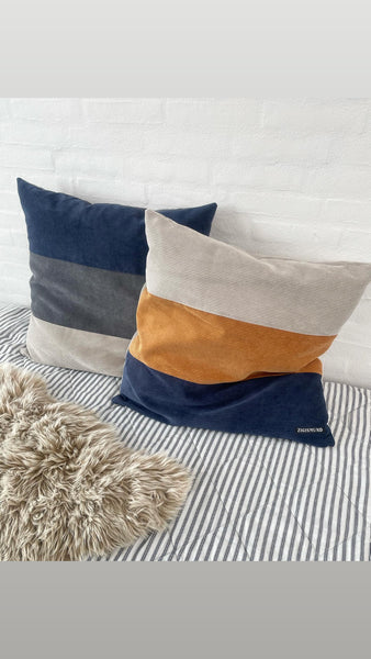 Stor pudebetræk i blå, grå og lys møbel fløjl.