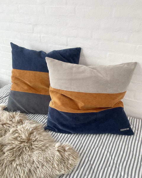 Pude i nyde, mørk blå og mørk gul.