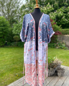 Strand Kimono i viskose i sarte farver med blomster (xs-m).