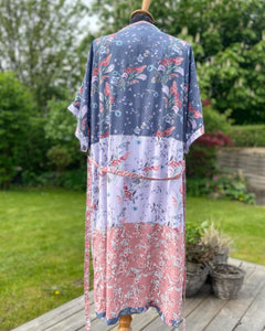 Strand Kimono i viskose i sarte farver med blomster (xs-m).