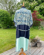 Indlæs billede til gallerivisning Strand Kimono i blålige nuancer (str.xs/m).
