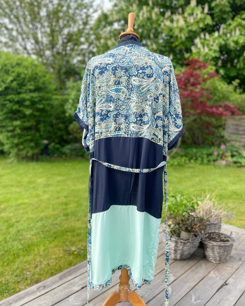 Kimono i blålige nuancer