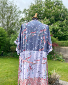 Strand Kimono i viskose i sarte farver med blomster (xs-m).