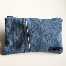 Indlæs billede til gallerivisning Clutch/makeup taske i denim - TrikkerDesign
