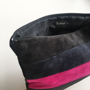 Clutch med pink/blå/grå og sort skind. - TrikkerDesign