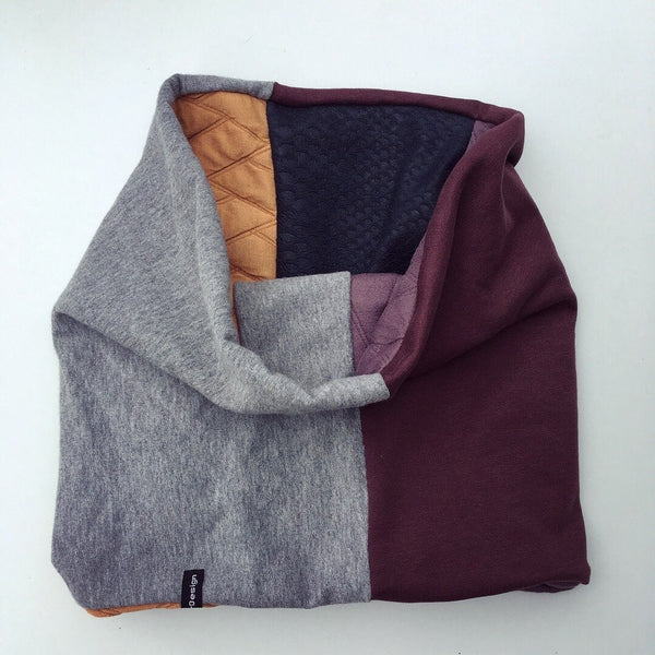 Unika halsedisse med præget blåt lammeskind. - TrikkerDesign