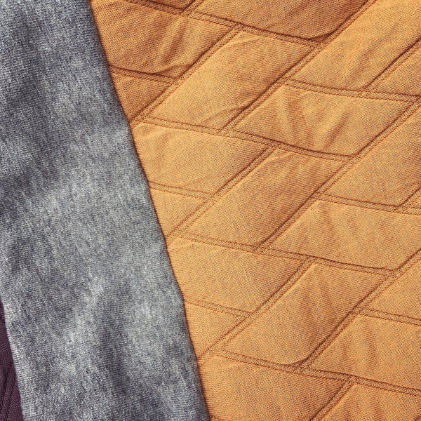 Unika halsedisse med præget blåt lammeskind. - TrikkerDesign