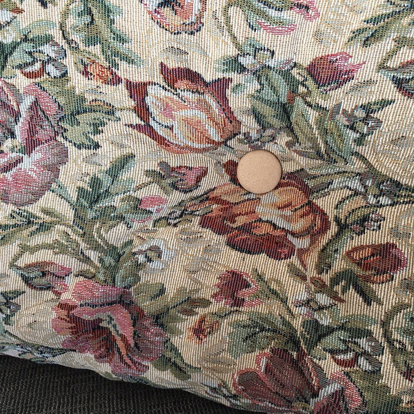 Unika pude i grov vævet tekstil stof med blomster. - TrikkerDesign