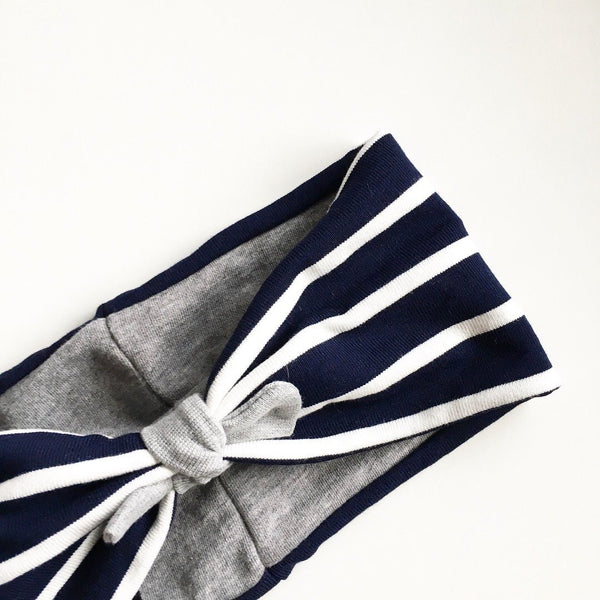 Pige Pandebånd med blå og hvide striber og grå jersey. Str.8-14 år - TrikkerDesign