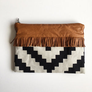 Clutch med frynser og tekstil - TrikkerDesign