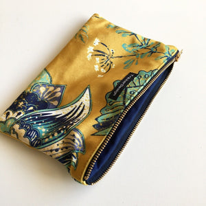 Clutch/toilettaske i velour - TrikkerDesign