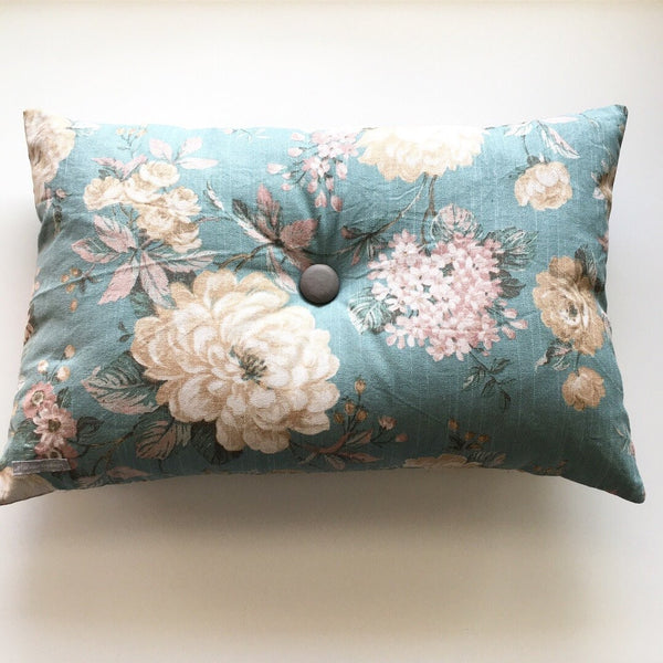 Unika pude i mint med blomster - TrikkerDesign