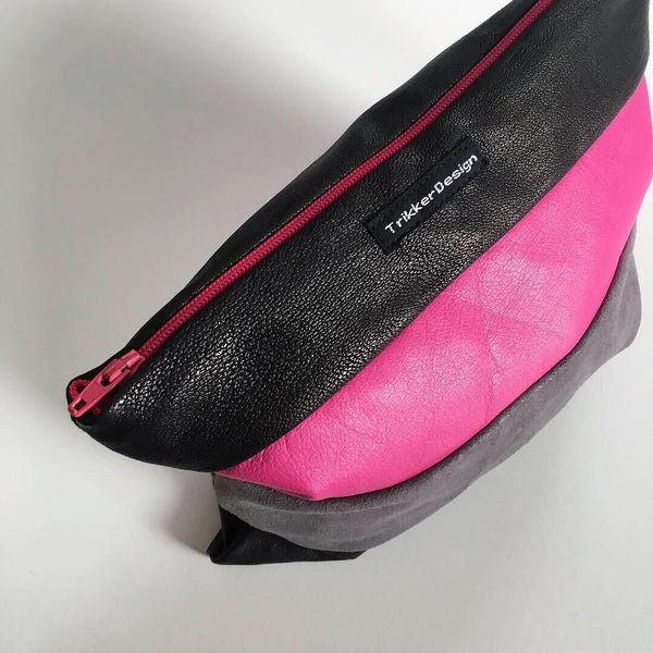 Clutch i pink, grå og sort med pink lynlås - TrikkerDesign